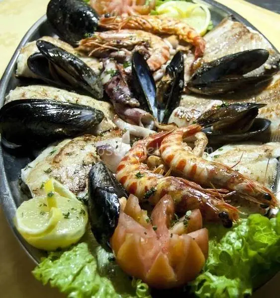 Parrillada Pescados y Mariscos – Masia del Mar