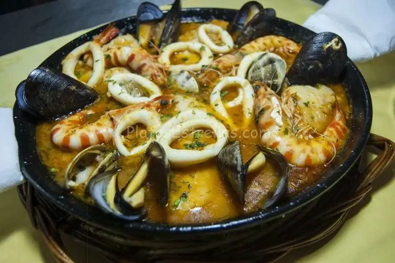 Zarzuela de pescados y mariscos – Masía del Mar