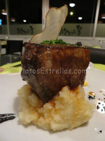 Carrillera cerdo negro con puré de batata / La Bola / La Matanza