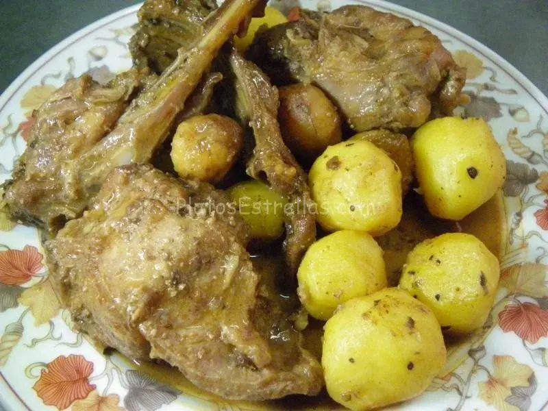 Condumio de conejo con papas negras