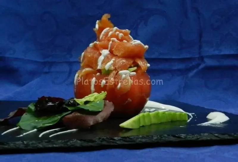 Salmón ahumado en cofre de tomate-La Estancia