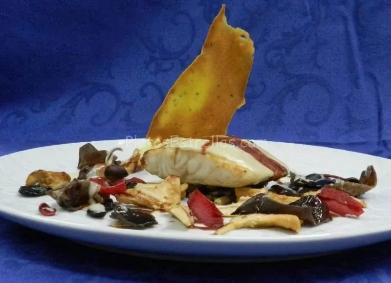 Esturión con crema de ajo y frambuesa-La Estancia