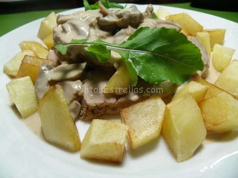 Solomillo y champiñon a las finas hierbas – Tasca Sansofé