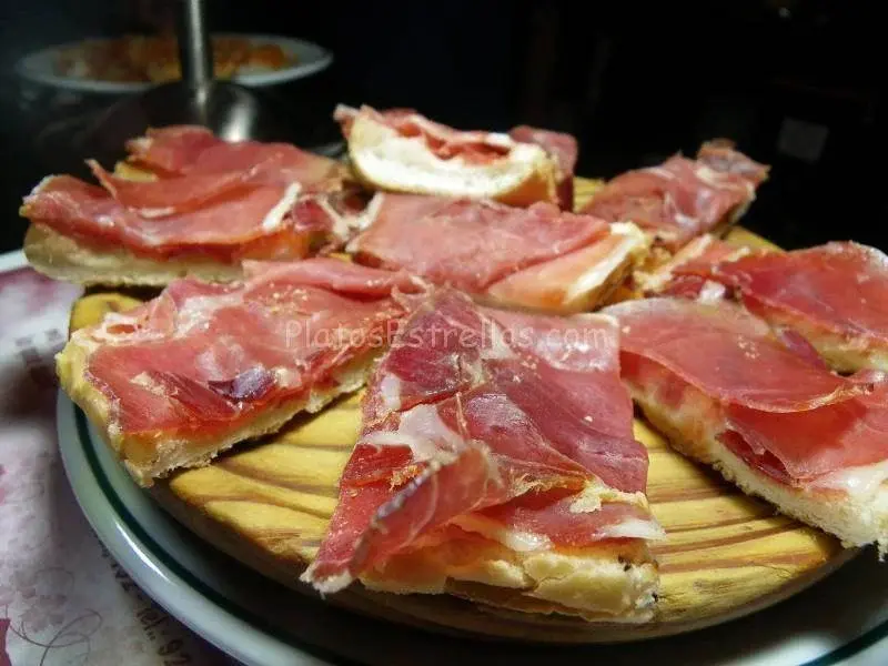 Pan con tomate y jamón – El Borracho de Oro