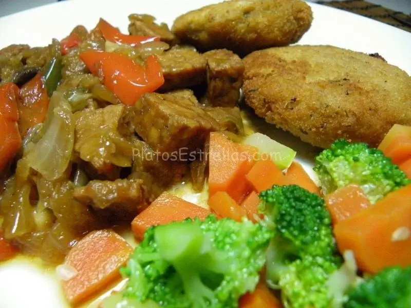 El tempe con setas y croquetas de mijo en Suribachi una cocina saludable y sabrosa.