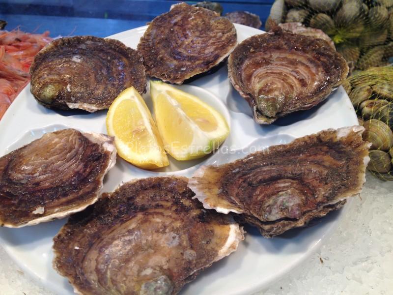 Ostras / Nicómedes Marisquería / Mercado Santa Cruz