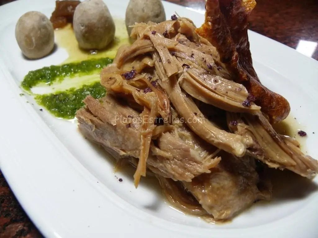 Cochinillo negro asado – Bodegas Monje