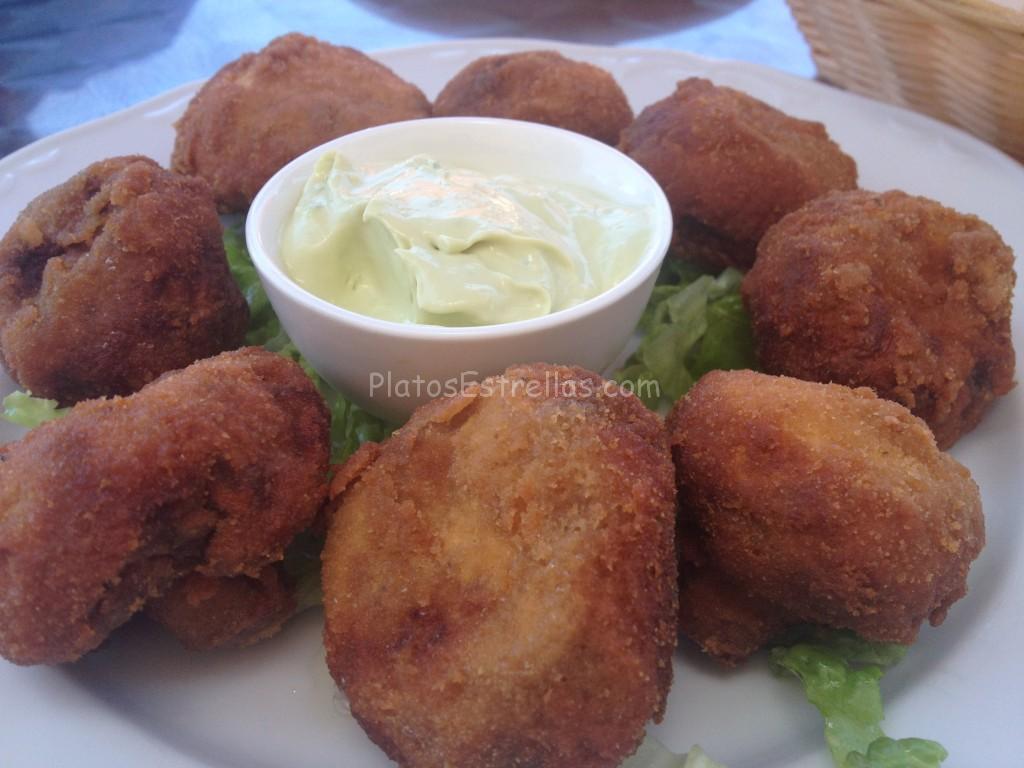 Champiñones empanados con salsa aguacate / La Bodega / El Sauzal