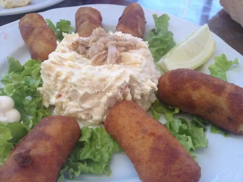 Ensaladilla y croquetas – La Bodega