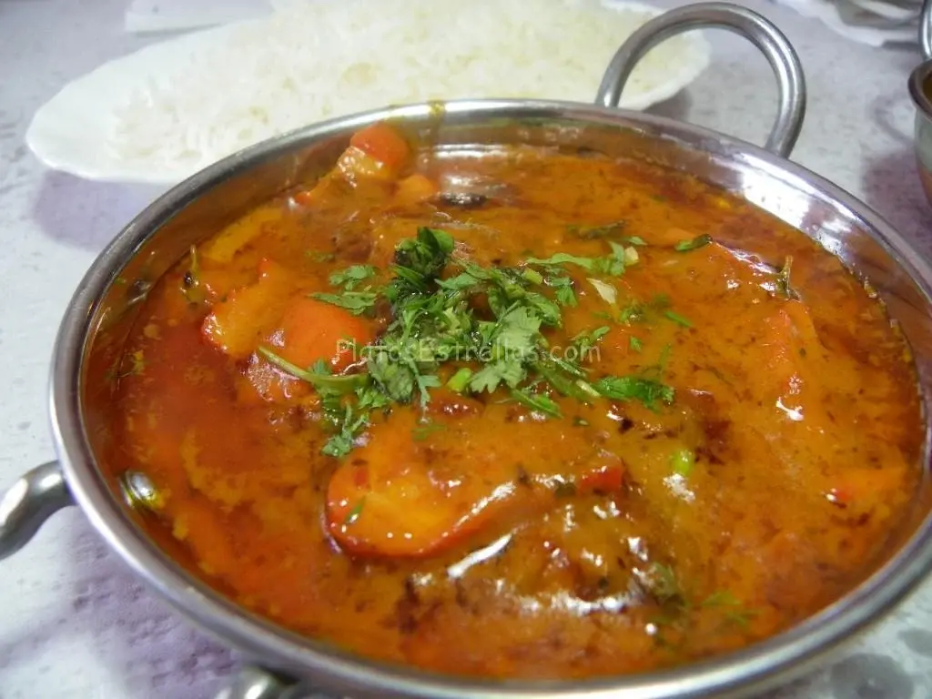Pollo con mantequilla al curry – Bollywood