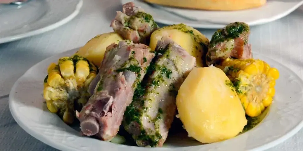 Costillas con papas en Casa Tomás, un plato con mucha historia