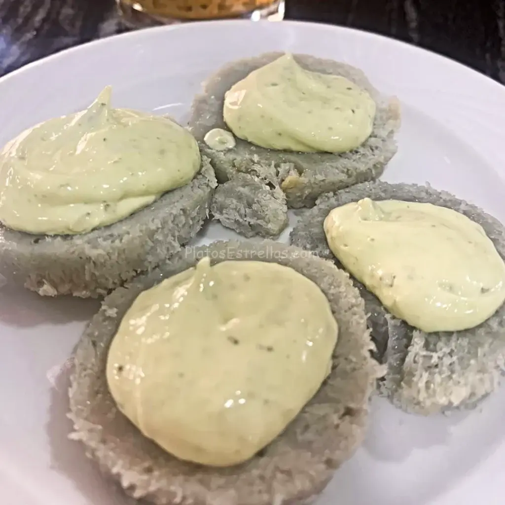 Huevas de Pulpo al Alioli , Restaurante La Sal platos estrella