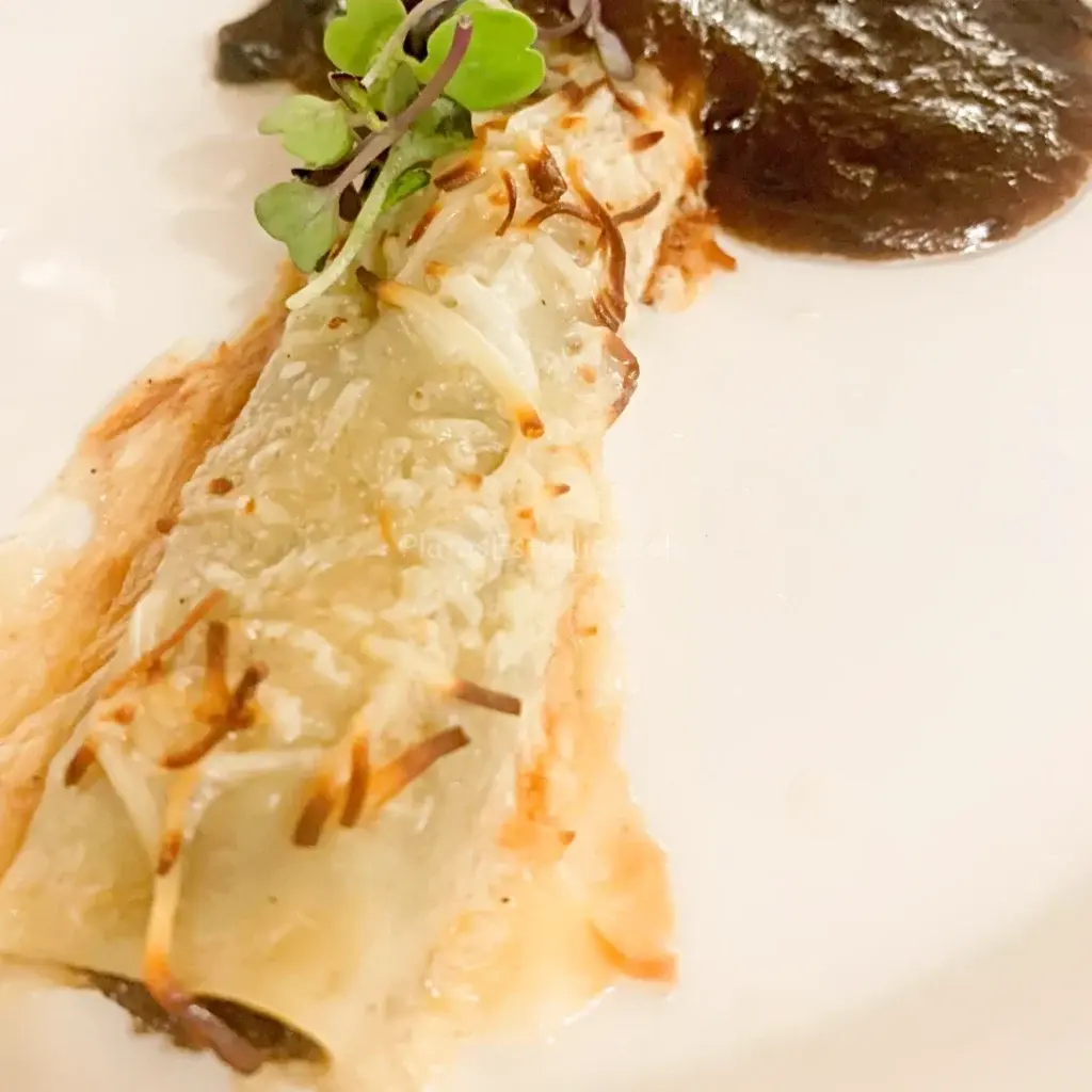 Canelón de Rabo de Toro y Setas Trompetillas-Restaurante Tapería Yuste – Cáceres