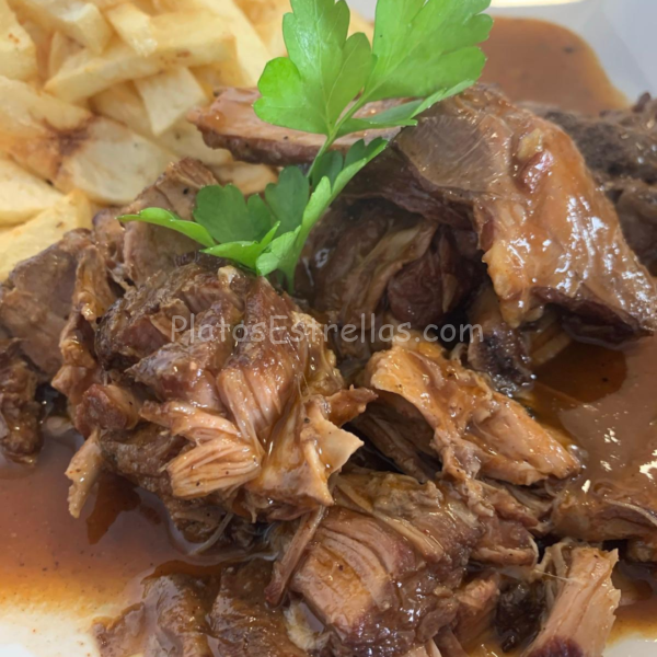 Cordero en Salsa. Bar cafetería la penúltima. El Mocanal – Isla de El Hierro