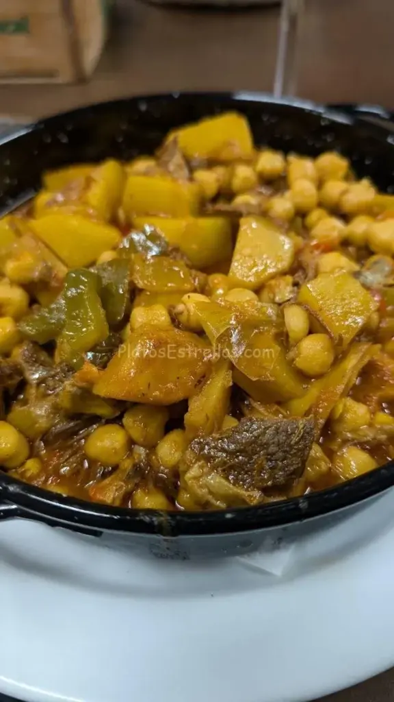 Restaurante Los Paragüitas, Ropa vieja de carne de cabra, Puerto del Rosario, Fuerteventura platos estrella