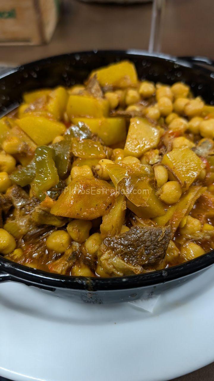 Restaurante Los Paragüitas, Ropa vieja de carne de cabra, Puerto del Rosario, Fuerteventura platos estrella Restaurante Los Paragüitas, Ropa vieja de carne de cabra, Puerto del Rosario, Fuerteventura platos estrella