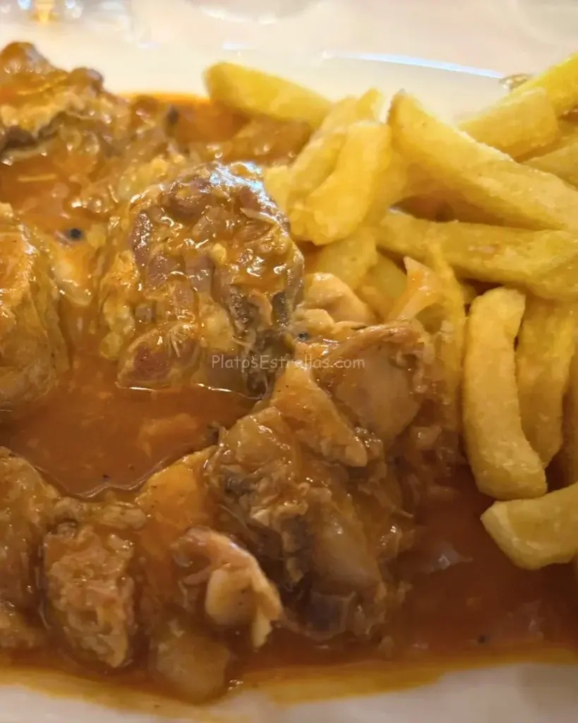 Restaurante Campo de Tiro Hermanos Molero Caldereta de cordero con pimentón de La Vera Pepino, Toledo