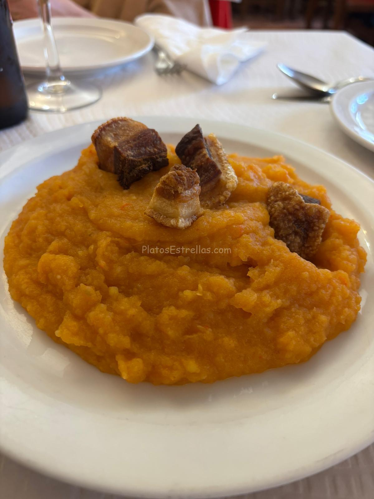 Hostal Restaurante Venta Rasquilla , Patatas Revolconas, Ávila ,España Hostal Restaurante Venta Rasquilla , Patatas Revolconas, Ávila ,España