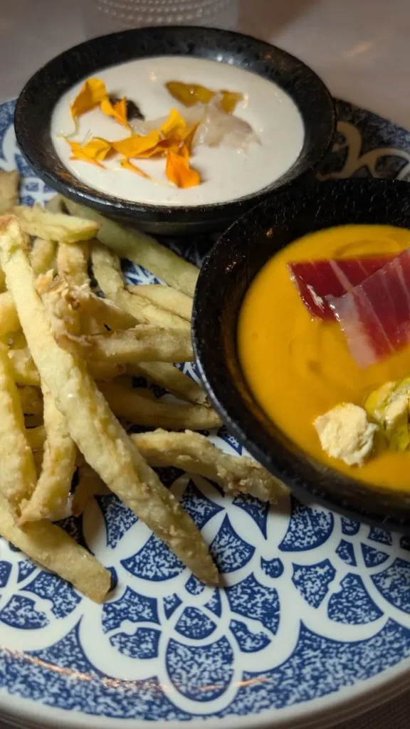Salmorejo y Mazamorra con berenjenas fritas y miel de caña - Restaurante Puerta Sevilla, Córdoba
